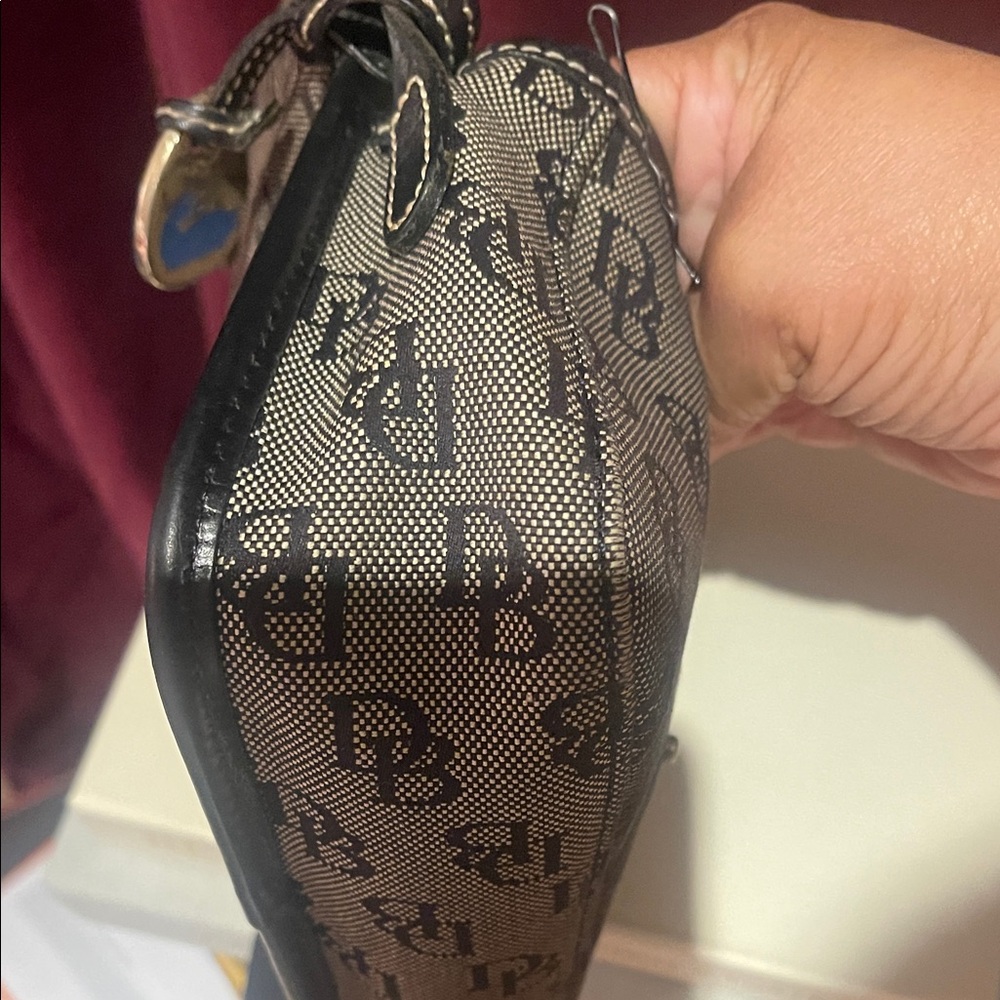 Stylish Dooney & Bourke Monogram Tan and Black Women's crossbody Bag - Picture 7 of 8